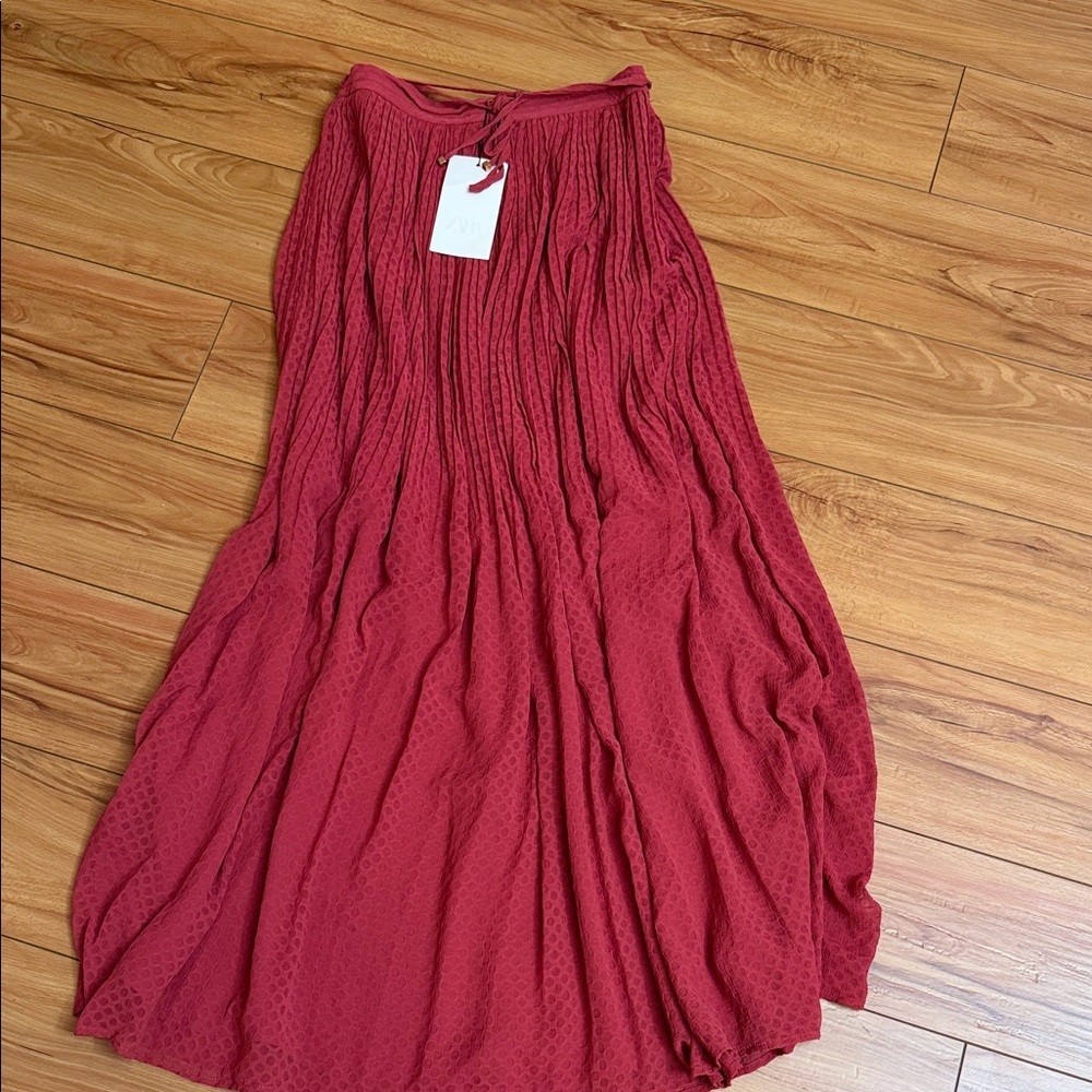 Zara Elegant Rust Pleated Skirt - Picture 2 of 2